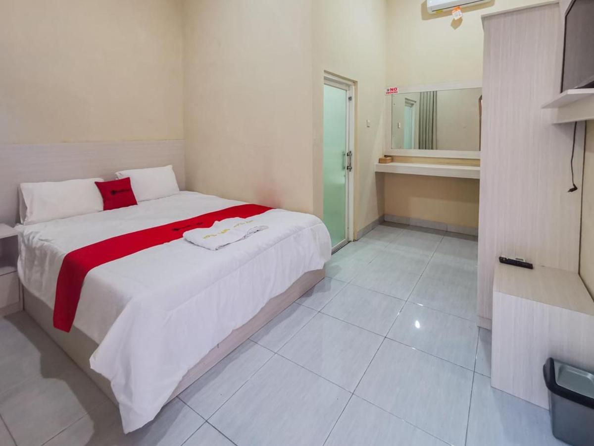 Reddoorz Near Pantai Pancer Door Pacitan 호텔 외부 사진