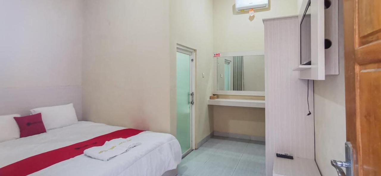 Reddoorz Near Pantai Pancer Door Pacitan 호텔 외부 사진
